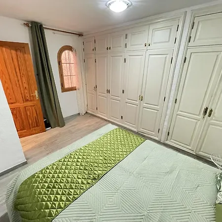 Apartamento 108 Parque Cristina, Ocean View, Heated Pool, Free Wi Fi *