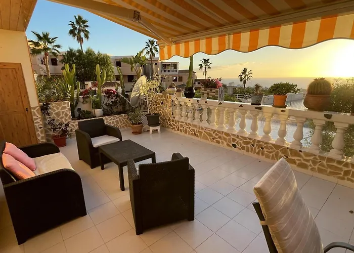 Apartment 108 Parque Cristina, Ocean View, Heated Pool, Free Wi Fi